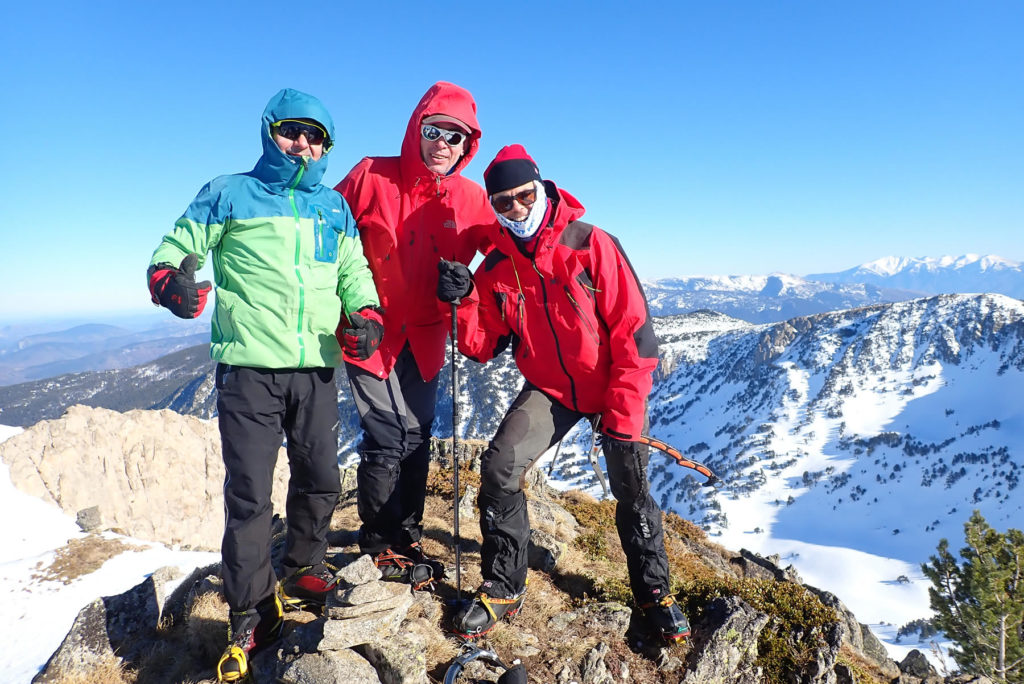 De derecha a izquierda Josep, Paco y Pau en la cima del Pic de La Tribuna, 2.499 mts.
